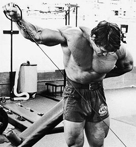 Arnold Schwarzenegger edzés tippeket láb és vállmagasságban, a bomba test