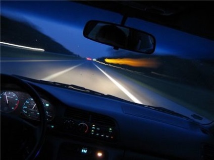 Învățați să conduceți o mașină pe timp de noapte