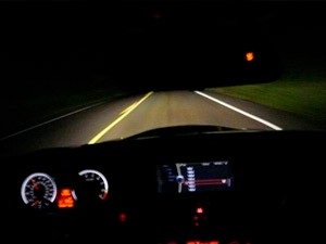 Învățați să conduceți o mașină pe timp de noapte