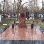 Укладання гранітної плитки на кладовищі