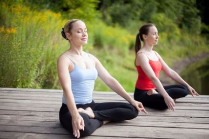Вправи для легких покращуємо дихання за допомогою йоги