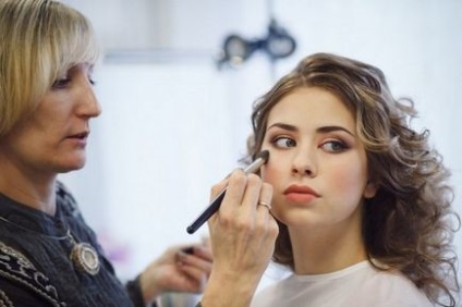 make-up szolgáltatások a szépségszalonban Irina Artemieva