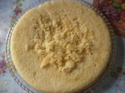 Смачний бісквітний торт з цукатами