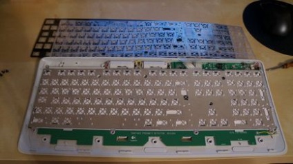 Deschiderea tastaturii logitech iluminat k800