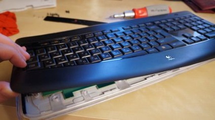 Deschiderea tastaturii logitech iluminat k800