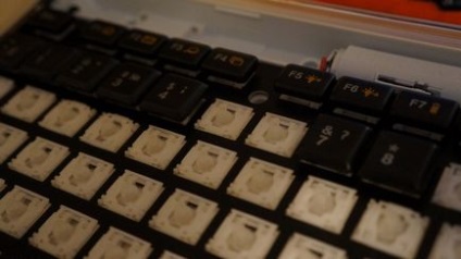 Deschiderea tastaturii logitech iluminat k800