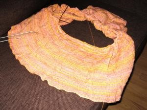 Tricotarea rochiei pe acele circulare de tricotat - lucrări de arhivare a glafului