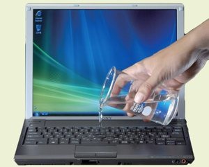 Залив ноутбук чаєм або наслідки недбалості - ремонт ноутбуків