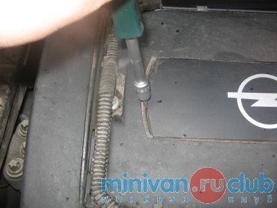 Înlocuirea bujiilor pe opel zafira 2007 1