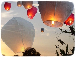 Lansarea baloanelor și a felinarelor din cer