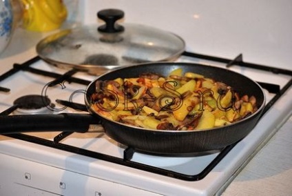 Смажена картопля з грибами - покроковий рецепт з фото, страви з овочів