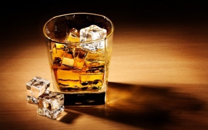 10 Cadouri pentru iubitorii de whisky, nuci roșii