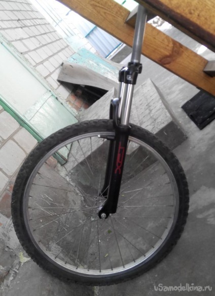 Adaptarea unei furci de biciclete pe amortizoarele pentru o sticlă de 1 inch