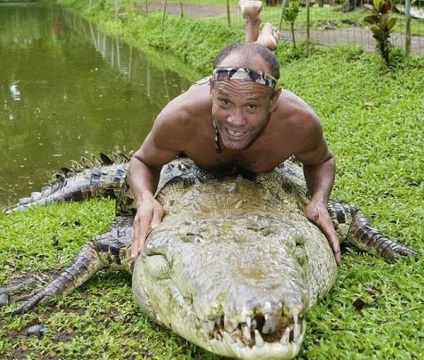 Alligator esőköpenyek mutatják Chito