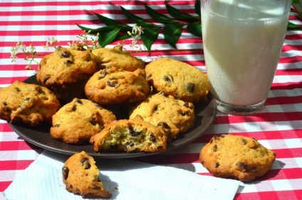 Fast cookie-uri cu chips-uri de ciocolată, aidaeda!