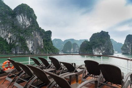 Halong Bay Vietnamban, vagy 5 ok, hogy látogasson el az új 7 csodája a természet