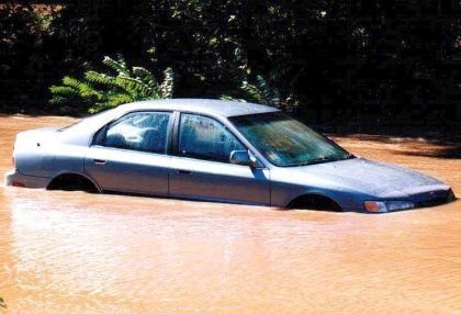 Ce trebuie să faceți dacă mașina se află într-un curent de apă