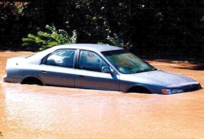 Що робити, якщо автомобіль побував в потоці води