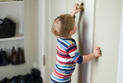 Mi a teendő, ha egy gyermek véletlenül bezárta magát a lakásban