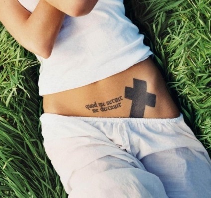 Arról beszél, hogy ő tetoválás Angelina Jolie