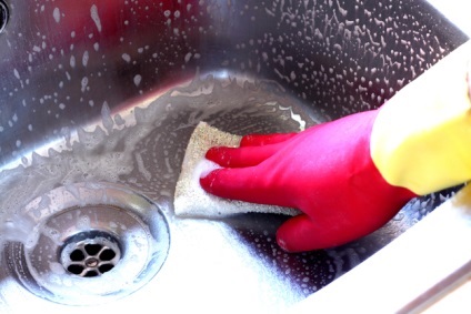 Tíz tipp, hogyan süt tisztítsa meg a mosogató a konyhában