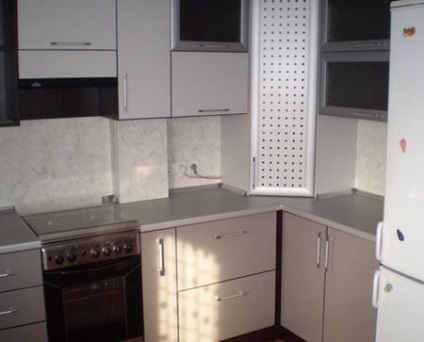 Design interior și aspectul unei bucătării mici în Hrușciov cu o coloană de gaz 5, 5