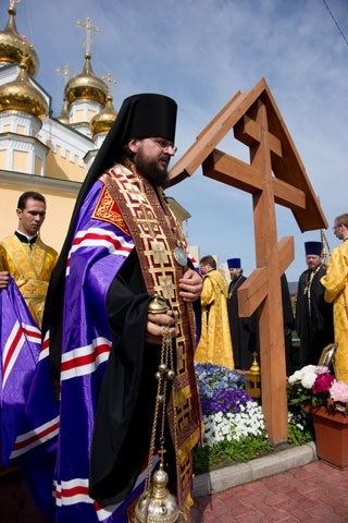 Episcopul Yakut și romanul Lena 