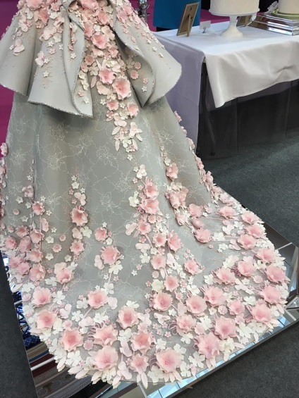 Ez az elegáns esküvői ruha elrejti egy titkos, hogy nem mindenki veszi észre (ruha) Ez az elegáns esküvői ruha elrejti egy titkos, hogy nem mindenki észreveszi