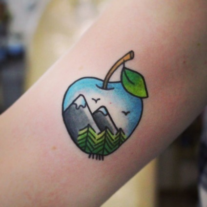 Fotografie și semnificația unui tatuaj de mere