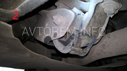 Raportul foto care descrie înlocuirea pernei din spate a motorului auto daewoo lanos, daewoo