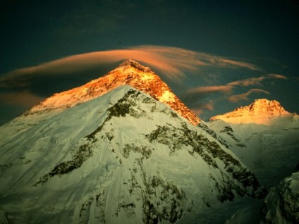 Everest (Chomolungma) - a legmagasabb hegy a világon