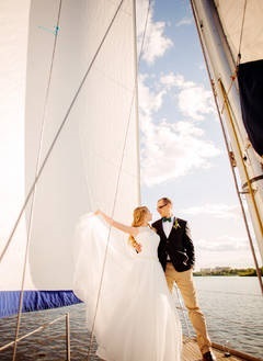 Вишукана весілля в стилі еко для максима і юлі пройшла в яхт-клубі, який був спеціально прикрашений