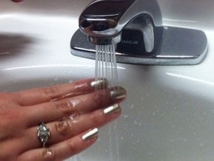 Як швидко висушити лак на нігтях, домашній спосіб