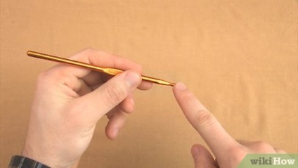 Cum să țineți un cârlig de croșetat