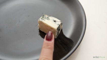 Як визначити, що блакитний сир зіпсувався