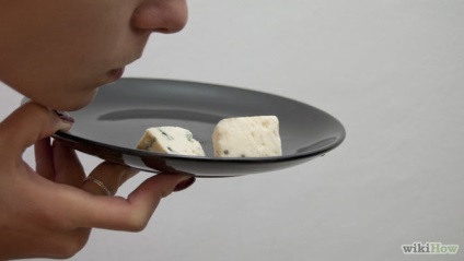 Cum să determinăm că brânza albastră sa deteriorat