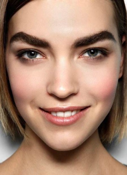 Hogyan növekszik a homlokán szépség - trend tér