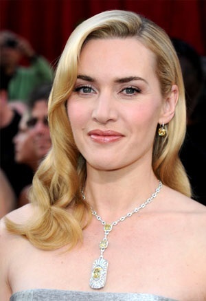 Ce stil are kate winslet alege haine, coafuri și machiaj