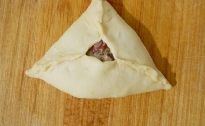 Cum să gătești aluat pentru triunghiuri, 8 rețete de arome cu fotografie