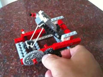 Cum se face un mini catapult de la Lego