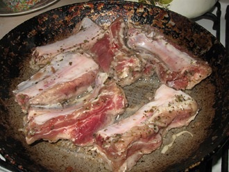 Cât de gustos să gătești coaste de porc