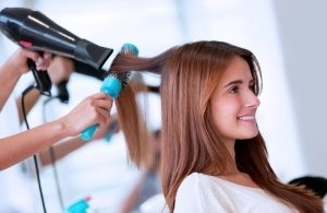 Як відновити волосся після прасування