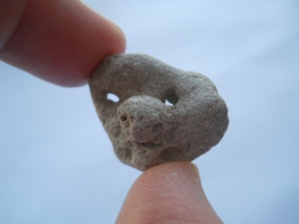 Камінь курячий бог дірочка - портал в інший світ, його походження, застосування і фото