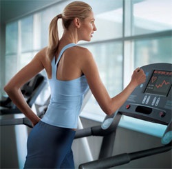 Cardio és erősítő edzés a fitness és a testépítés