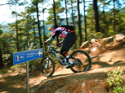 Munții Cipru troodos - natura cyprus - vile din Cipru - satele din Cipru - vizită în Cipru -