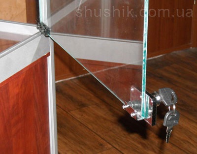 Prezentare din vitrină dintr-un profil de aluminiu pentru chinchile