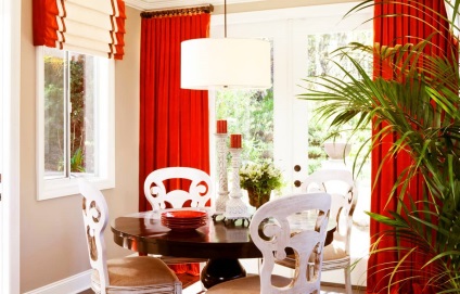 Vörös függöny a konyhában gesztenyebarna, fotó, szürke-vörös függönyök