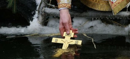 Хрещення Господнє традиції і звичаї, обряди і ритуали на хрещення, водохресна вода її властивості