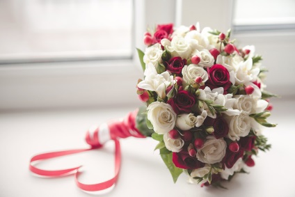 Купити весільні букети квітів в Сизрані