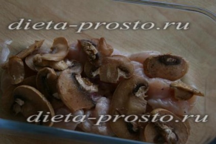 File de pui cu ciuperci și legume, coapte în cuptor
